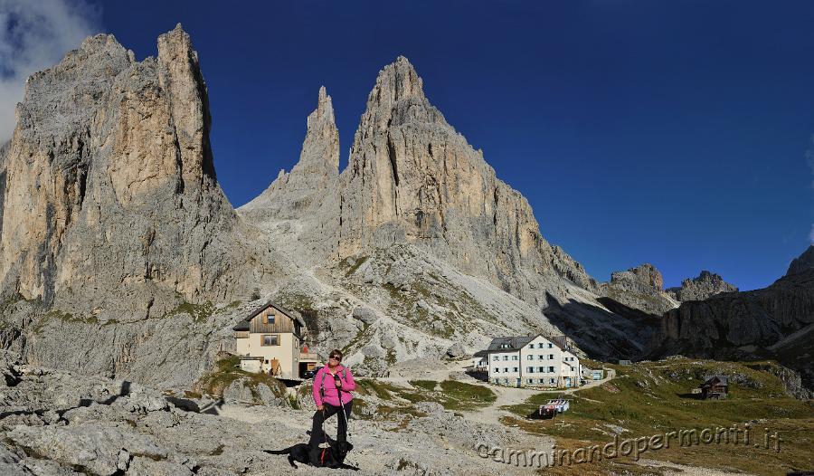 041 Catinaccio - Torri del Vajolet - Rifugio Preuss - Rifugio Vajolet.jpg